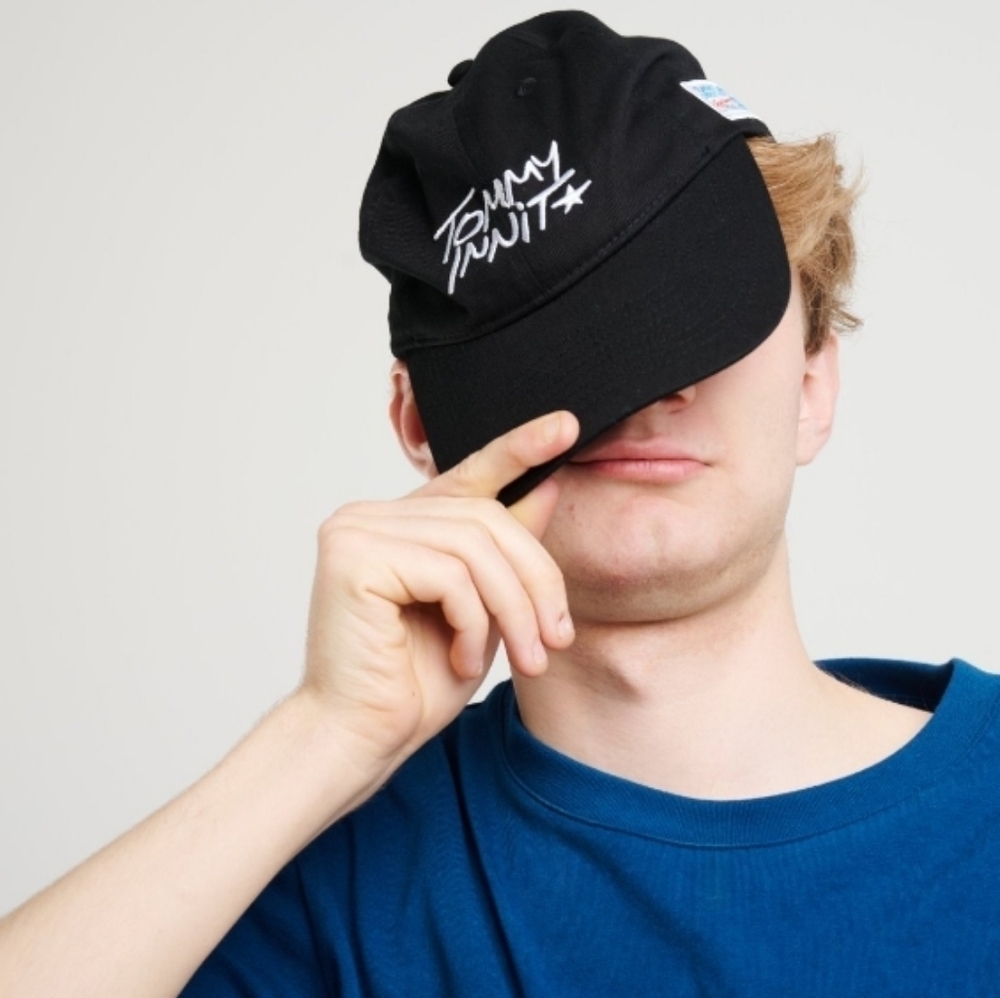 TOMMY INNIT HAT